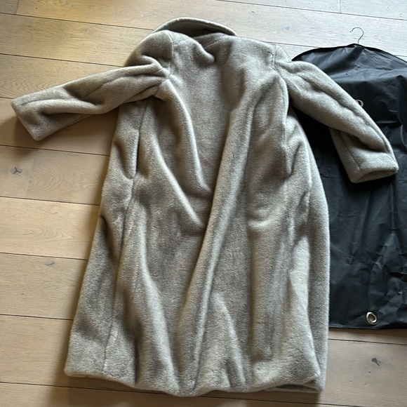 Banana Republic faux fur long coat - Picture 5 of 8